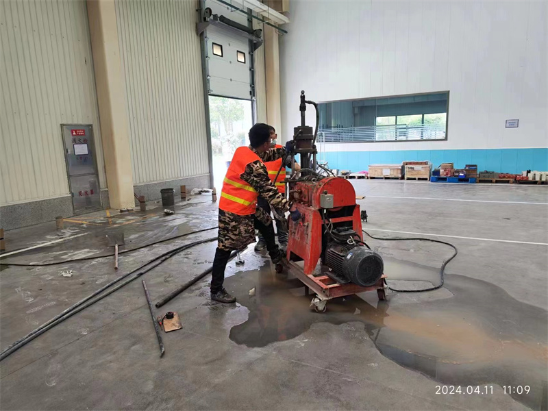 九所镇厂房地面下沉塌陷注浆加固施工